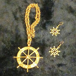 Beautiful gold color mariners charm and earrings set